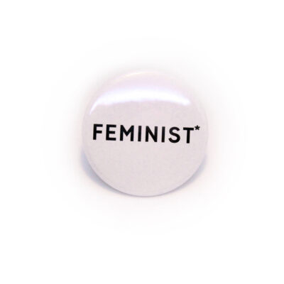 Button: "Feminist*" weiß